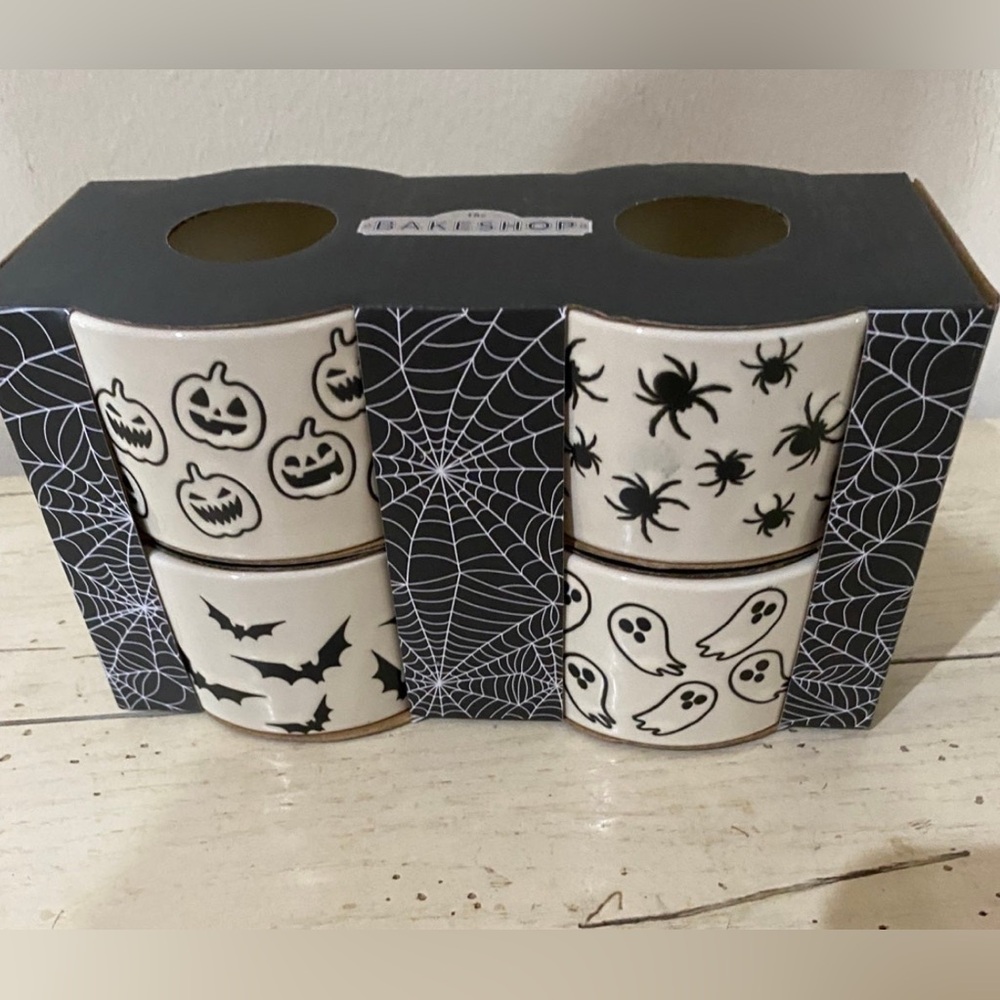 The BakeShop Halloween Ramekin set of 4 ghosts, spiders, jack o’lanterns NEW!